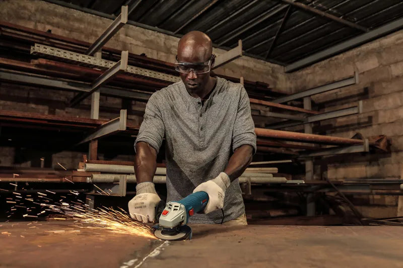 BOSCH Professional Angle Grinder 710W